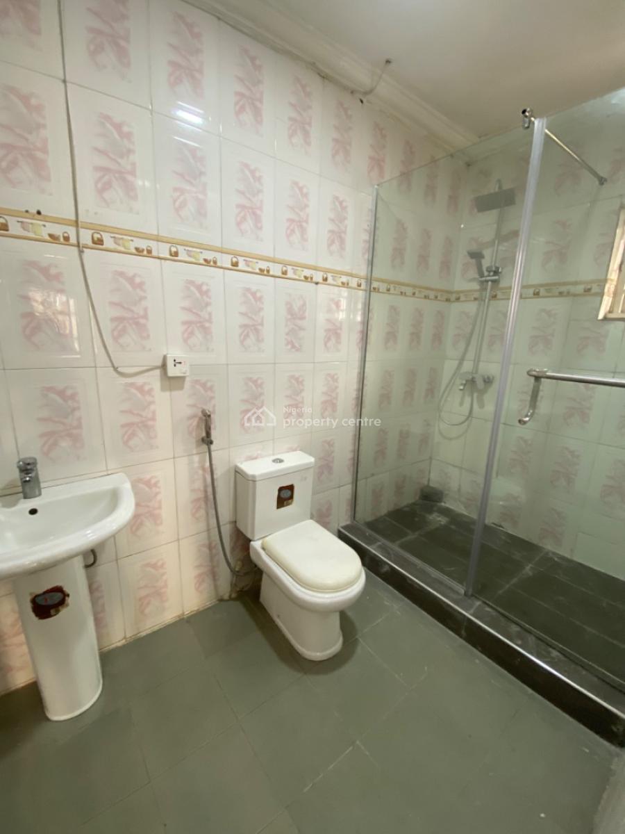 a Self Serviced 3 Bedrooms Flats Upstairs, Gated Estate, Idado Estate, Idado, Lekki, Lagos, Flat / Apartment for Rent