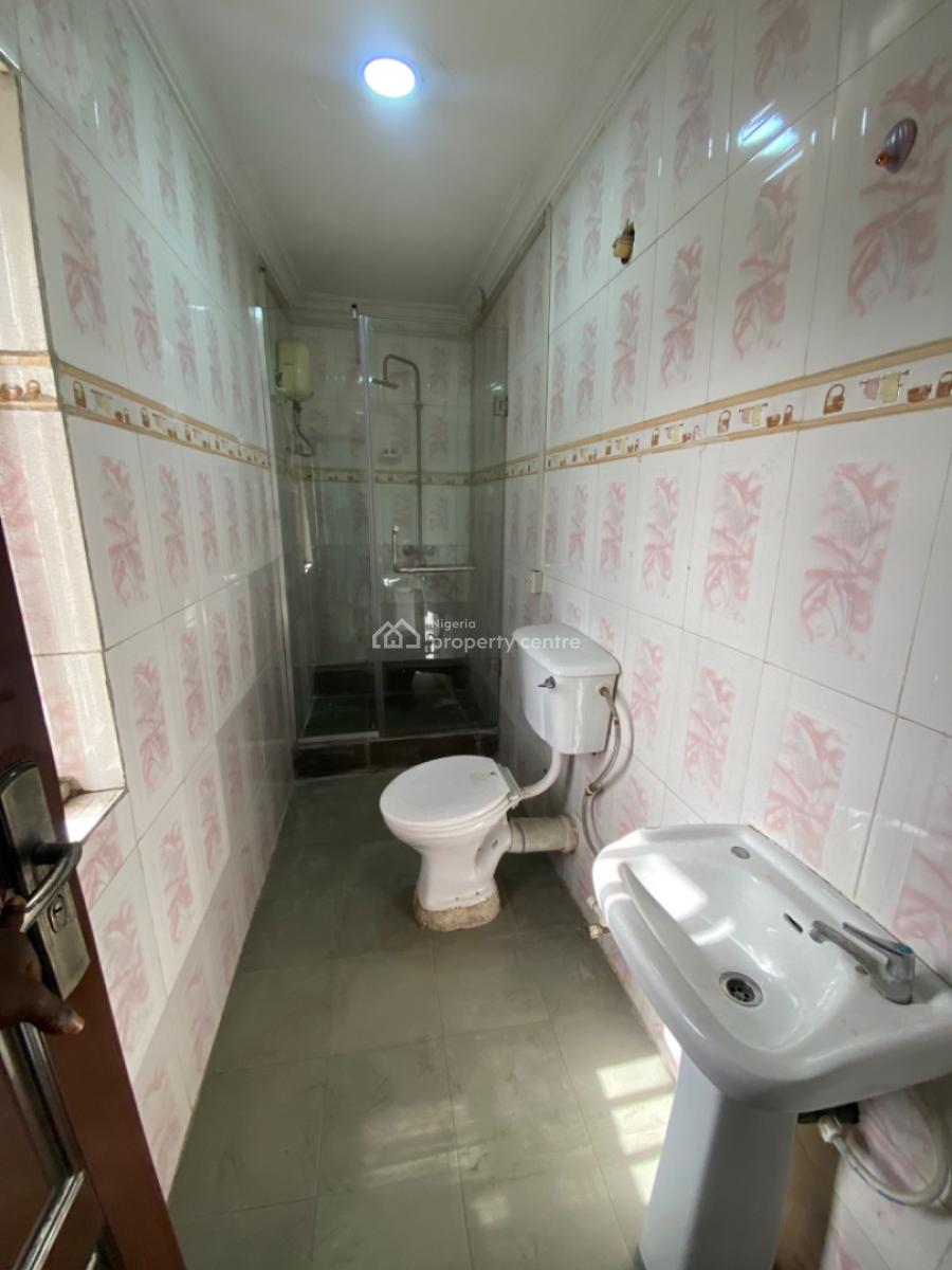 a Self Serviced 3 Bedrooms Flats Upstairs, Gated Estate, Idado Estate, Idado, Lekki, Lagos, Flat / Apartment for Rent