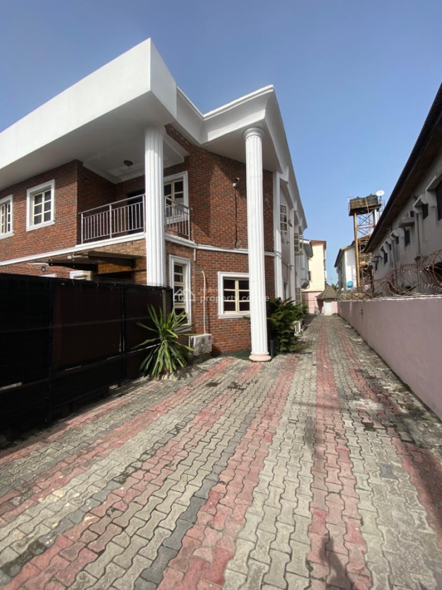 a Self Serviced 3 Bedrooms Flats Upstairs, Gated Estate, Idado Estate, Idado, Lekki, Lagos, Flat / Apartment for Rent