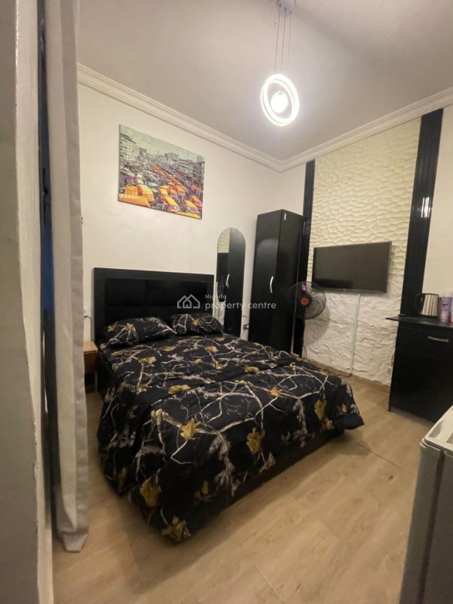 Luxury Apartment, 29 Awofodu Street, Off Pedro Road, Pedro, Gbagada, Lagos, Self Contain (single Rooms) Short Let