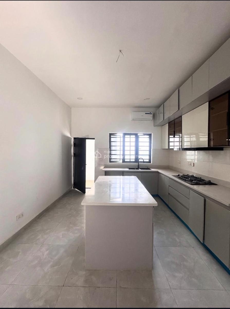 3 Bedroom Lovely and Spacious Apartment, Lekki Phase 1, Lekki, Lagos, Block of Flats for Sale