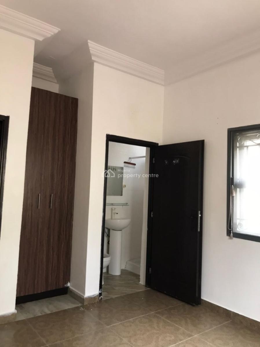 Luxury Three Bedrooms Apartment in a Serene Estate, Off Admiralty Way, Lekki Phase 1, Lekki, Lagos, Flat / Apartment for Rent