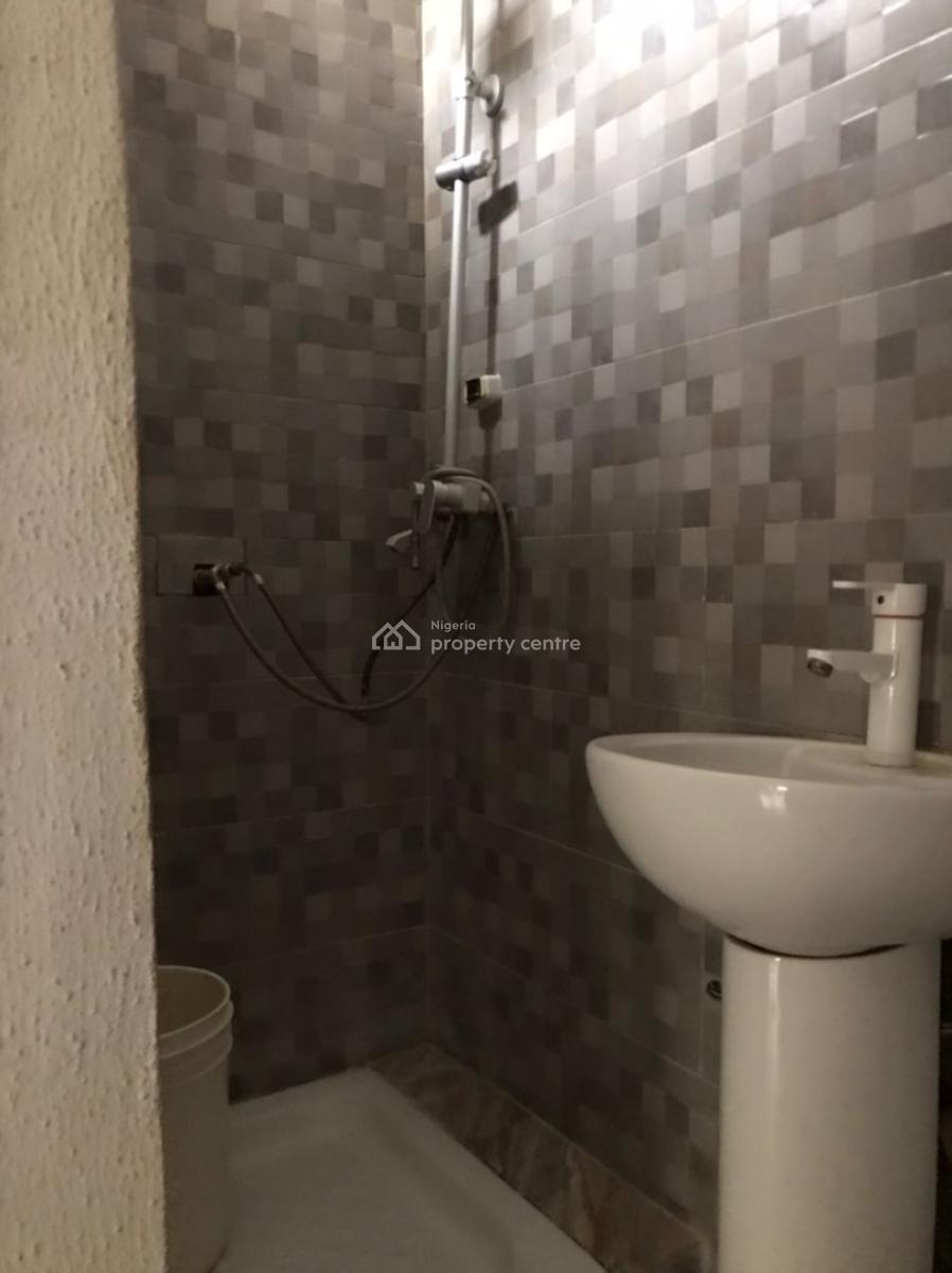 Luxury Three Bedrooms Apartment in a Serene Estate, Off Admiralty Way, Lekki Phase 1, Lekki, Lagos, Flat / Apartment for Rent