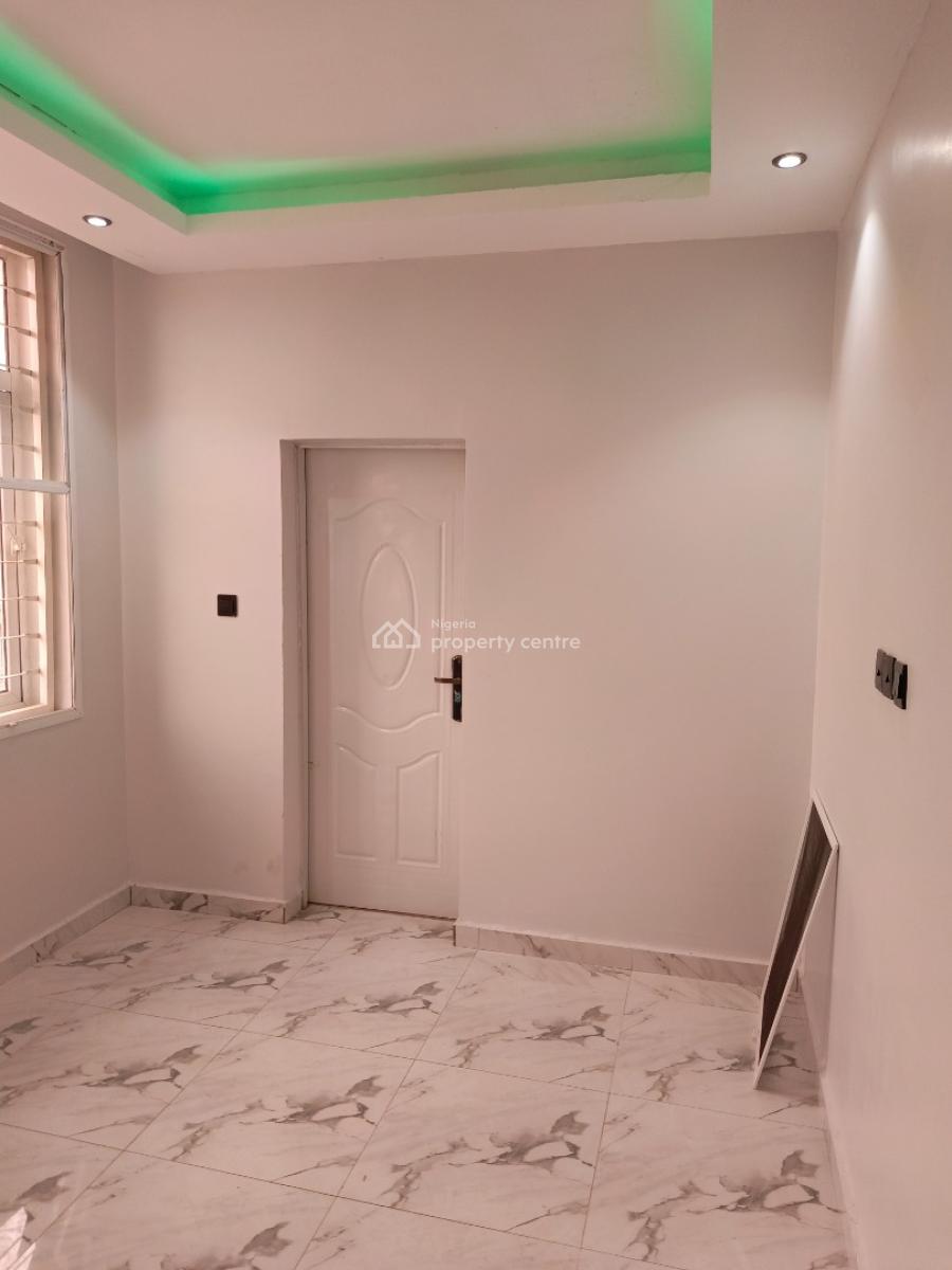 Tastefully Finished 3 Bedroom Terrace Duplex with 1 Room Bq., 3rd Avenue Gwarinpa, Gwarinpa, Abuja, Semi-detached Duplex for Rent