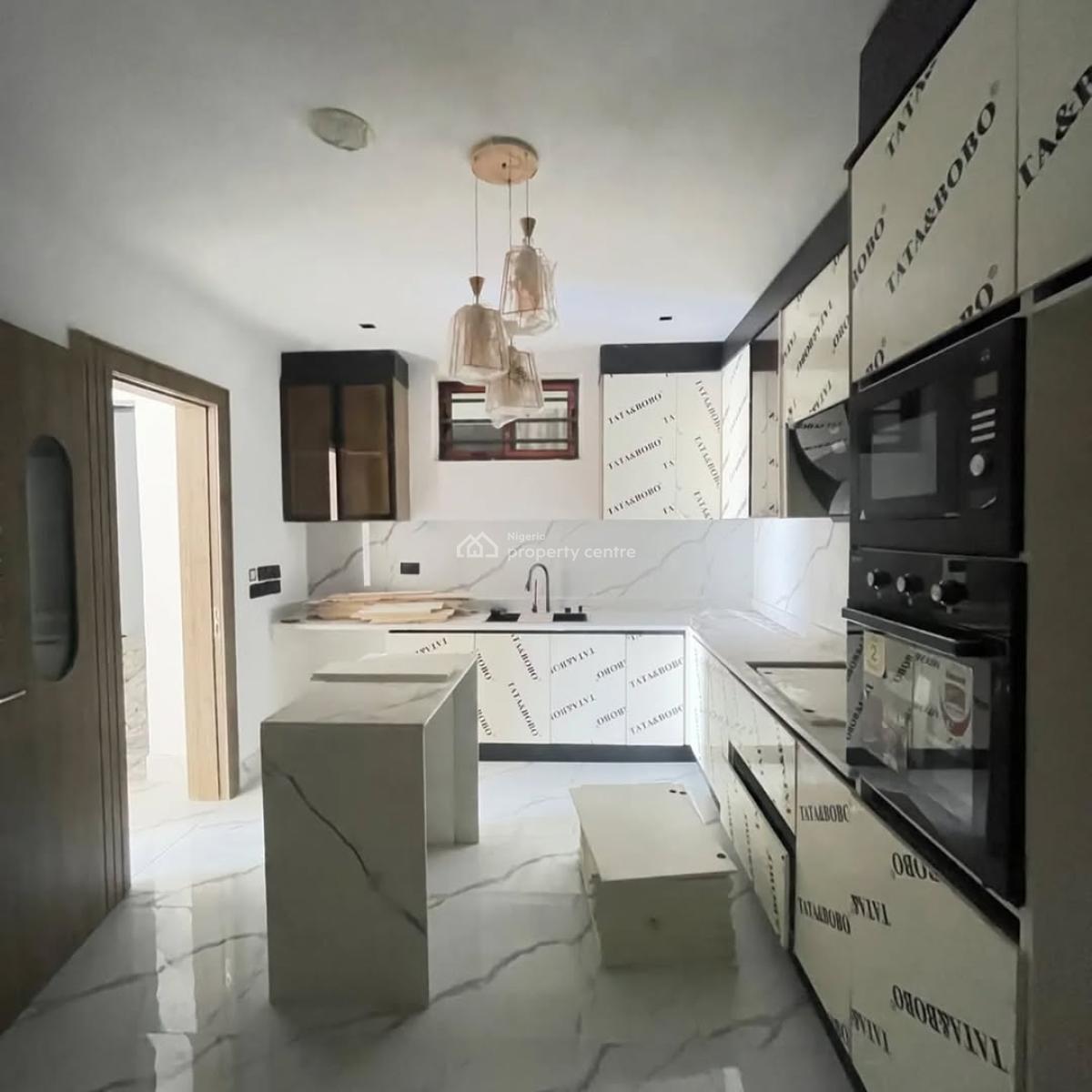 Massive 2 Bedrooms, Lekki Phase 1, Lekki, Lagos, Flat / Apartment for Sale