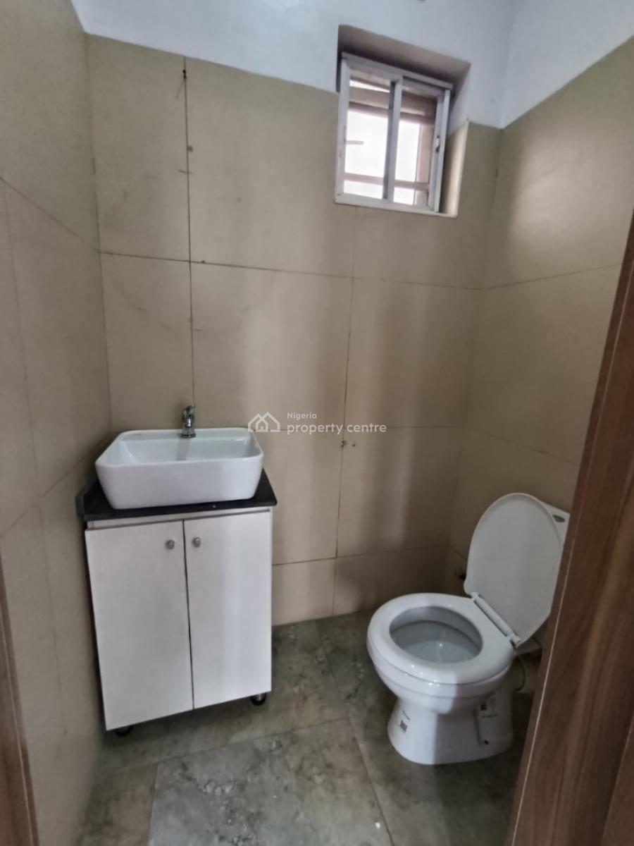 Excellent Spacious Service 2 Bedroom Apartment, Lekki, Lagos, Flat / Apartment for Rent