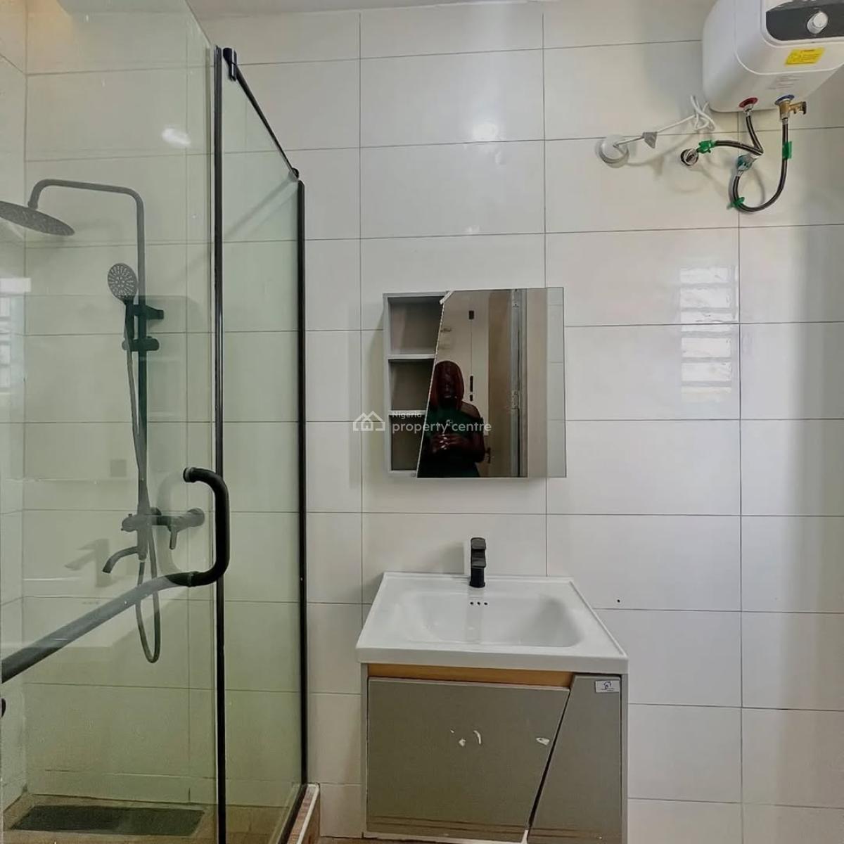 Fully Furnished Massive 3 Bedroom, Lekki Phase 1, Lekki, Lagos, Flat / Apartment for Sale