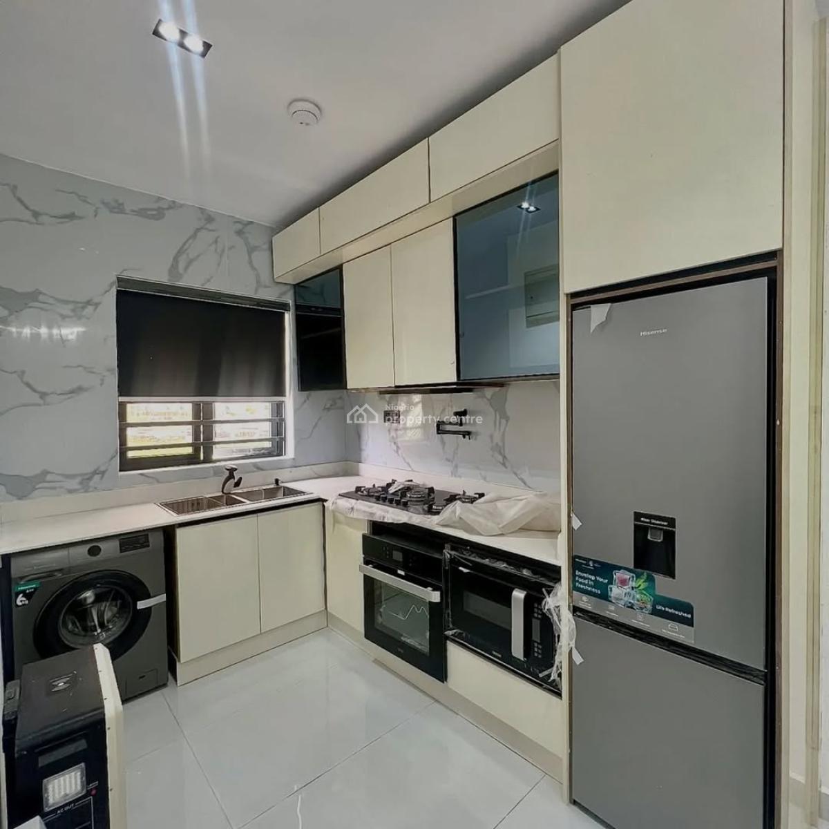 Fully Furnished Massive 3 Bedroom, Lekki Phase 1, Lekki, Lagos, Flat / Apartment for Sale