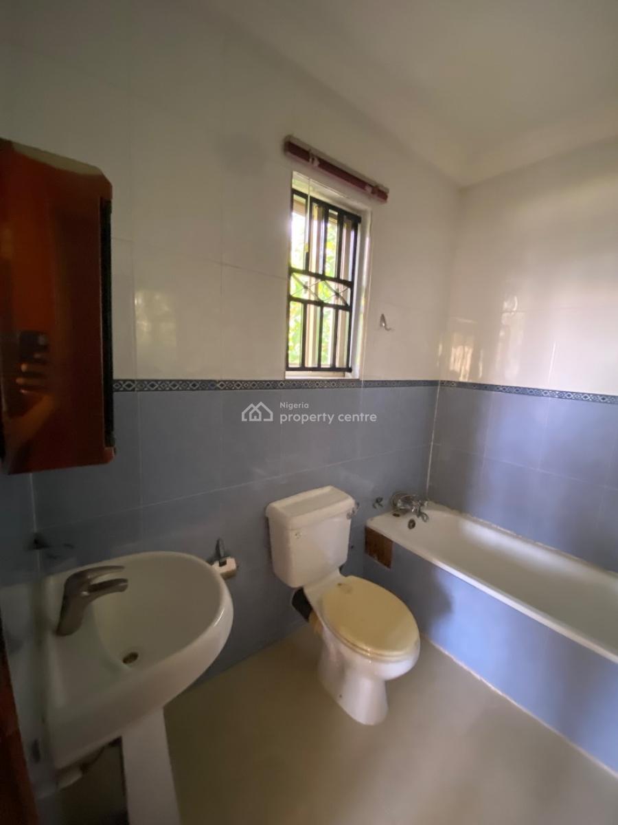 Self Serviced 5 Bedroom Fully Detached with 2 Room Bq, Large Compound, Vgc, Lekki, Lagos, Detached Duplex for Rent