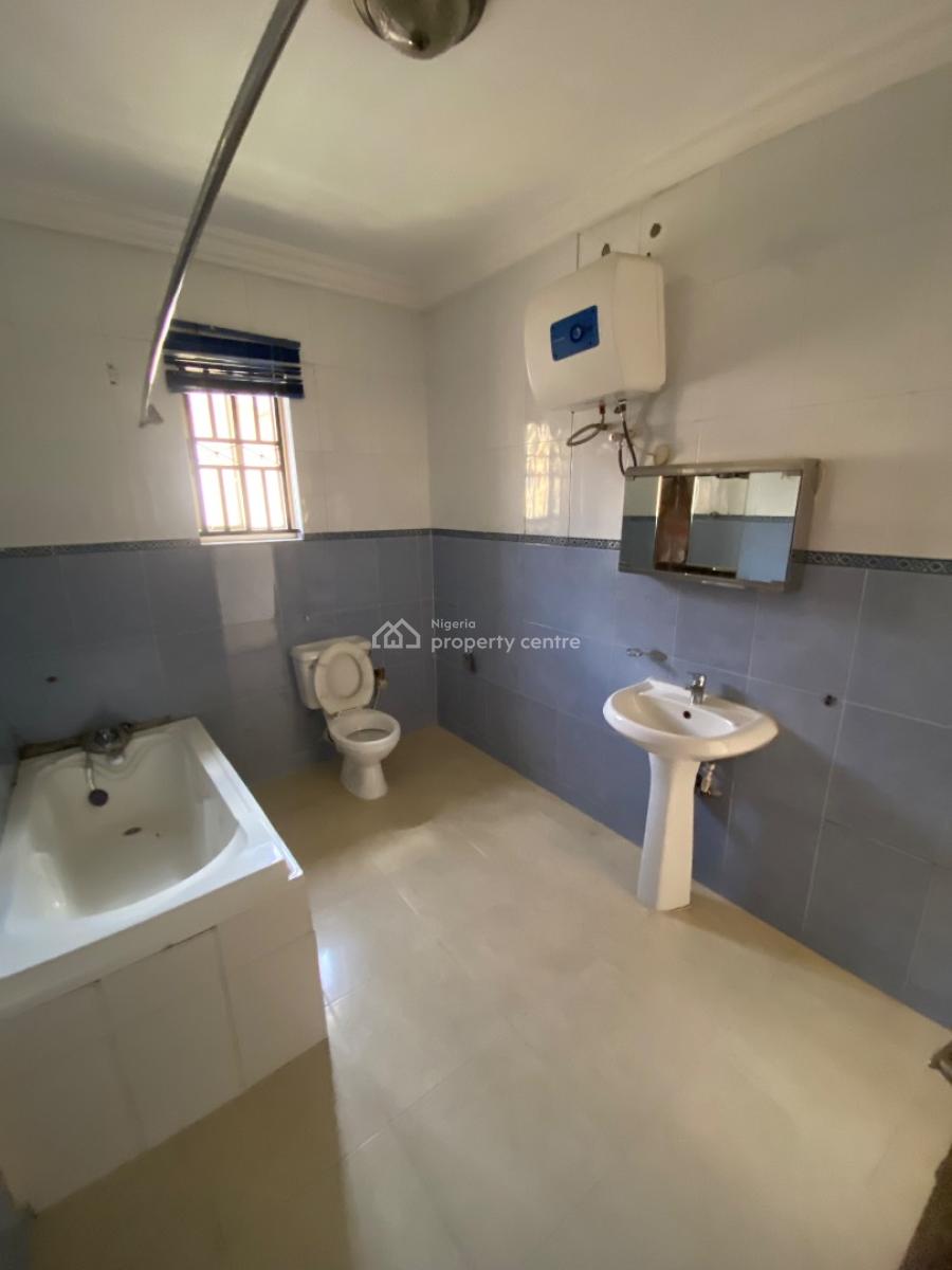 Self Serviced 5 Bedroom Fully Detached with 2 Room Bq, Large Compound, Vgc, Lekki, Lagos, Detached Duplex for Rent