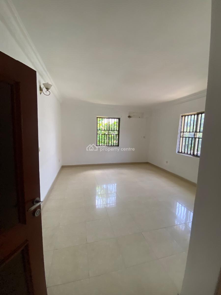 Self Serviced 5 Bedroom Fully Detached with 2 Room Bq, Large Compound, Vgc, Lekki, Lagos, Detached Duplex for Rent