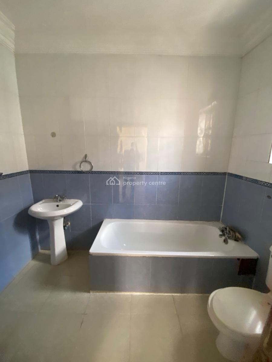 Self Serviced 5 Bedroom Fully Detached with 2 Room Bq, Large Compound, Vgc, Lekki, Lagos, Detached Duplex for Rent