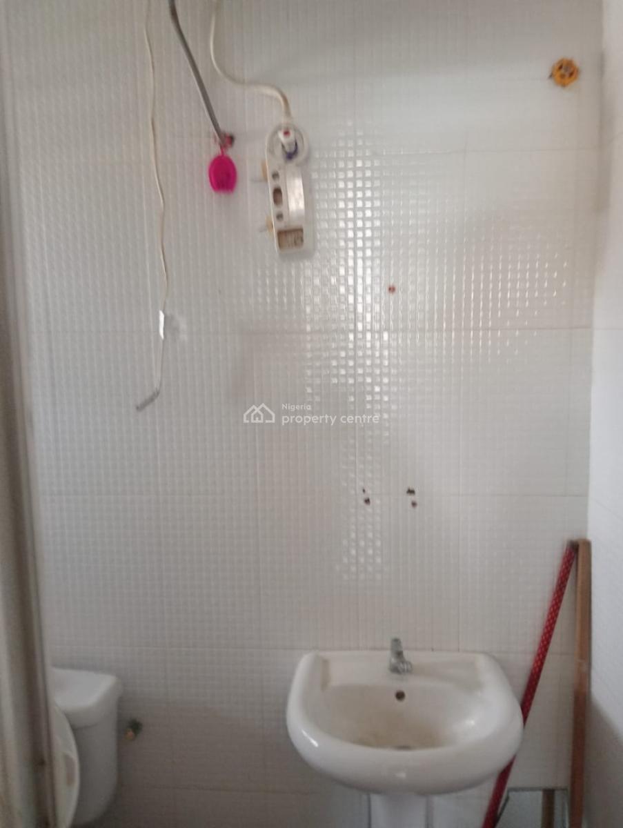 3 Bedroom Flat, Olawaiye Estate, Olowora, Magodo, Lagos, Flat / Apartment for Rent