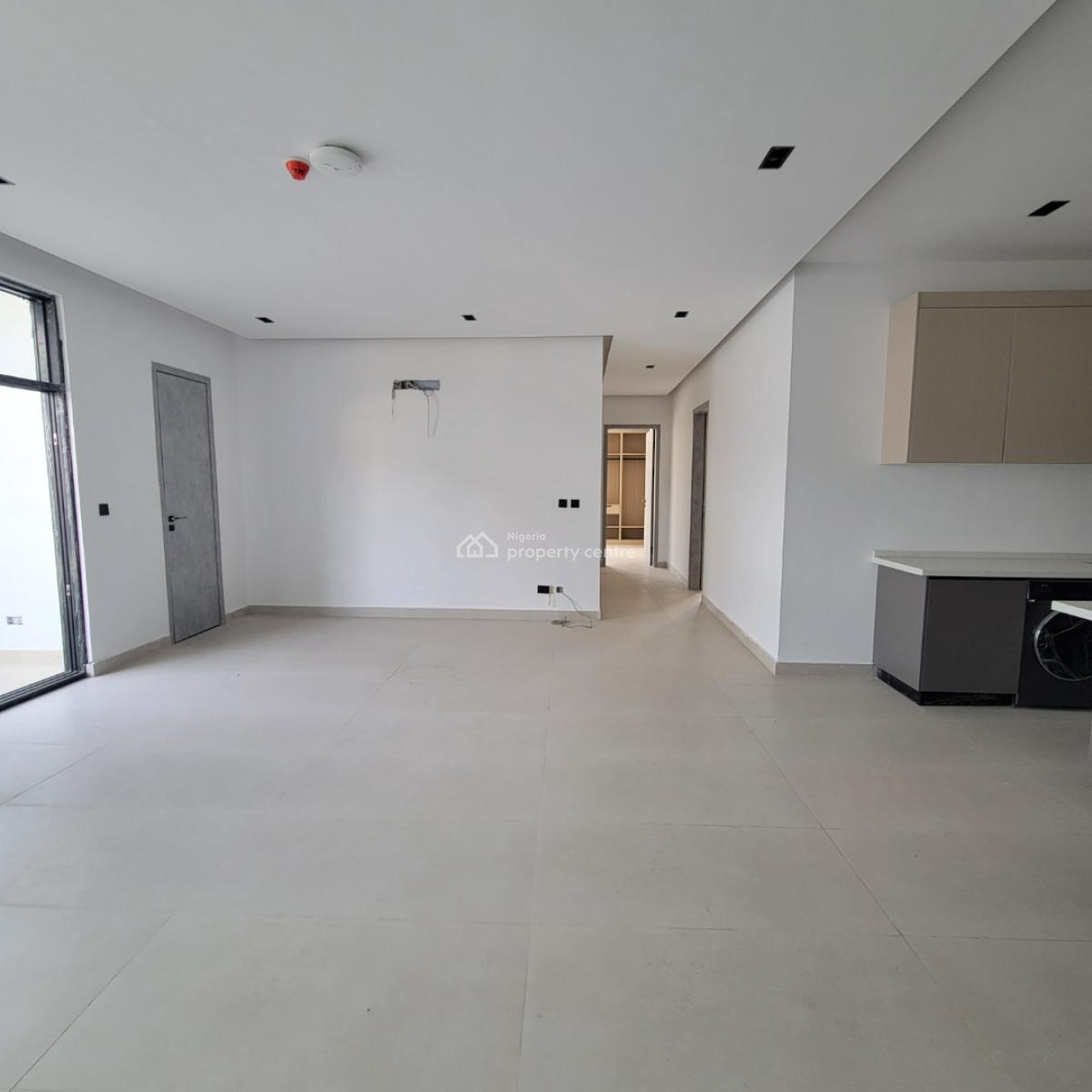 Amazing 3 Bedroom Apartment with a Gym, Pool and Elevator, Lekki Phase 1, Lekki, Lagos, Flat / Apartment for Sale