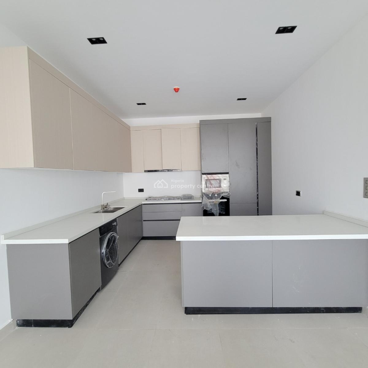 Amazing 3 Bedroom Apartment with a Gym, Pool and Elevator, Lekki Phase 1, Lekki, Lagos, Flat / Apartment for Sale