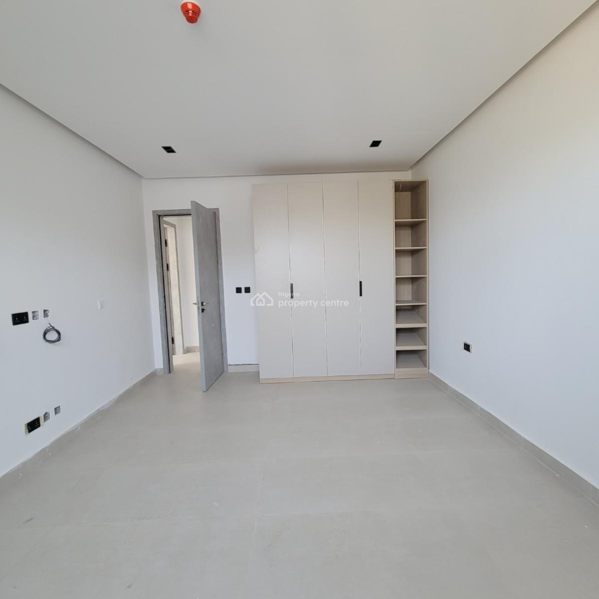 Amazing 3 Bedroom Apartment with a Gym, Pool and Elevator, Lekki Phase 1, Lekki, Lagos, Flat / Apartment for Sale