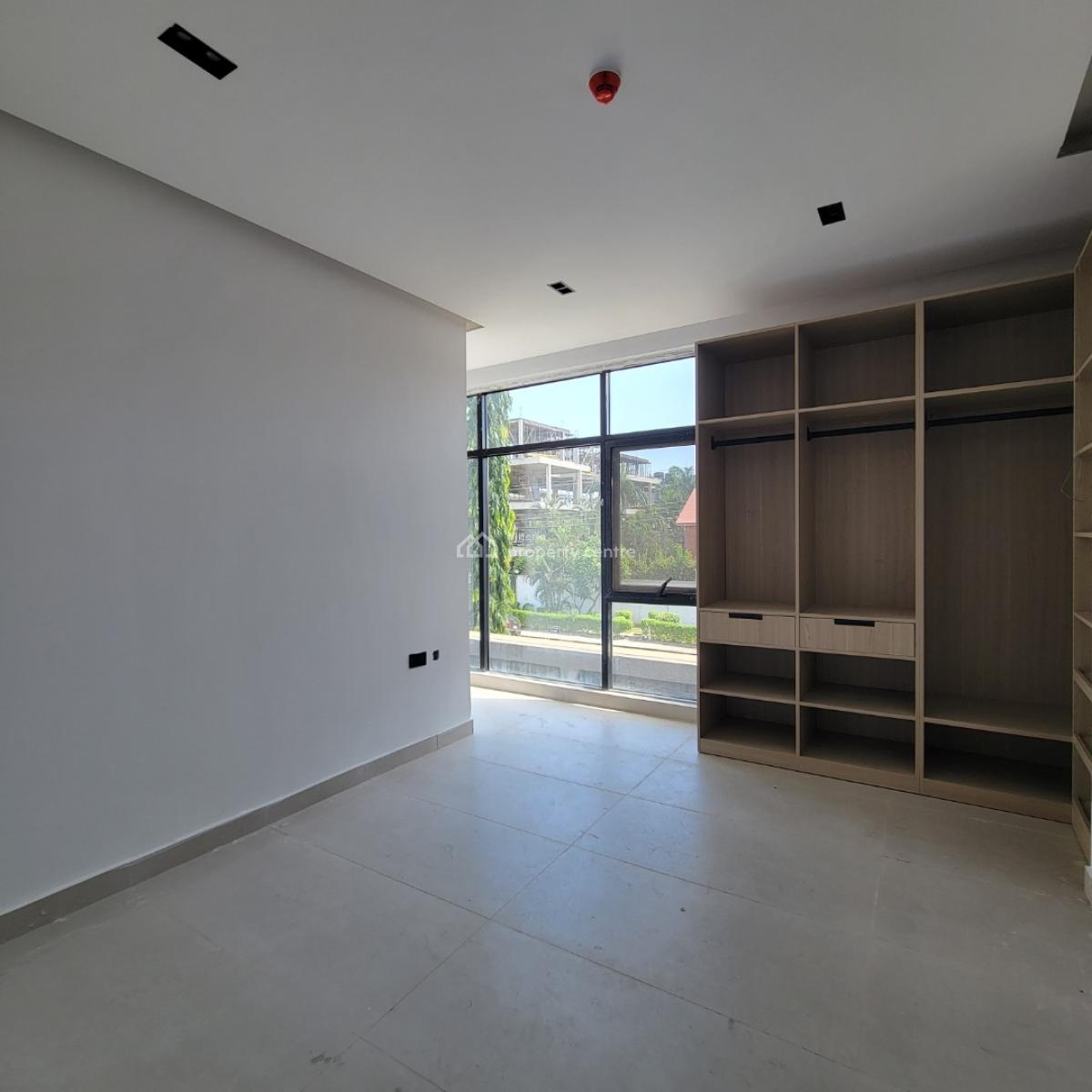 Amazing 3 Bedroom Apartment with a Gym, Pool and Elevator, Lekki Phase 1, Lekki, Lagos, Flat / Apartment for Sale