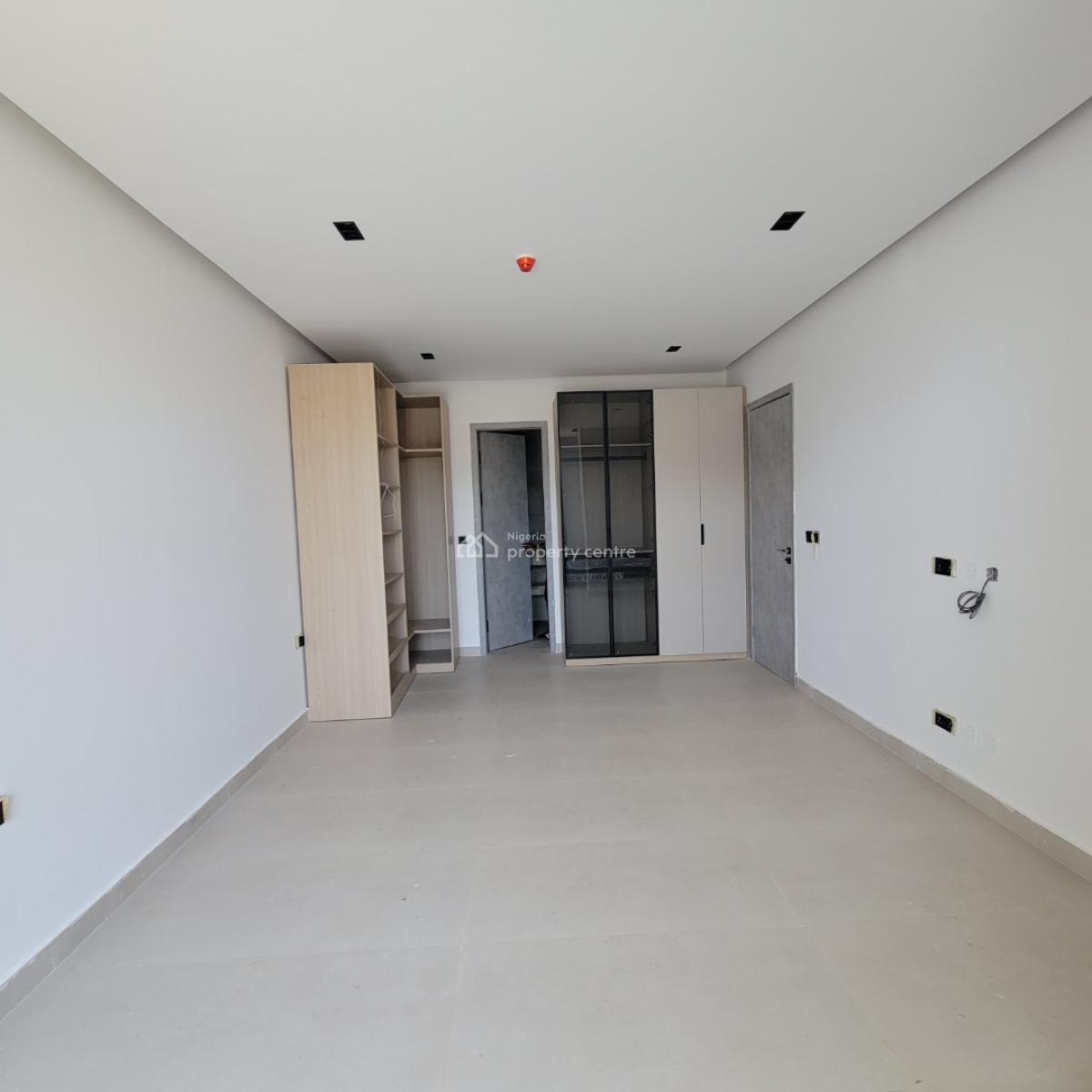 Amazing 3 Bedroom Apartment with a Gym, Pool and Elevator, Lekki Phase 1, Lekki, Lagos, Flat / Apartment for Sale