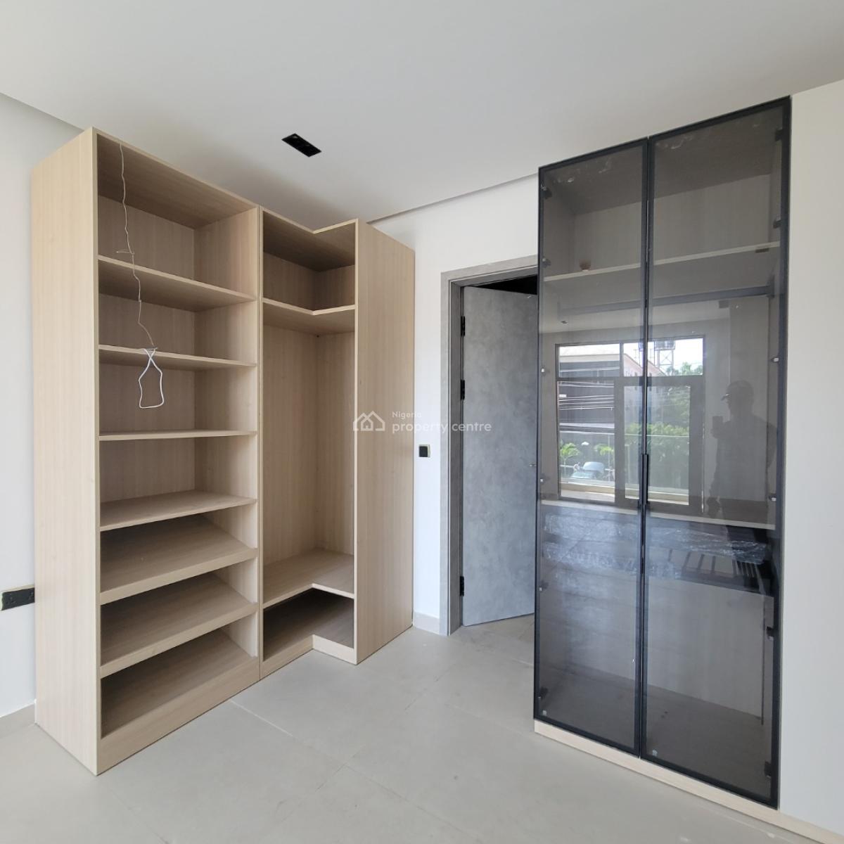 Amazing 3 Bedroom Apartment with a Gym, Pool and Elevator, Lekki Phase 1, Lekki, Lagos, Flat / Apartment for Sale