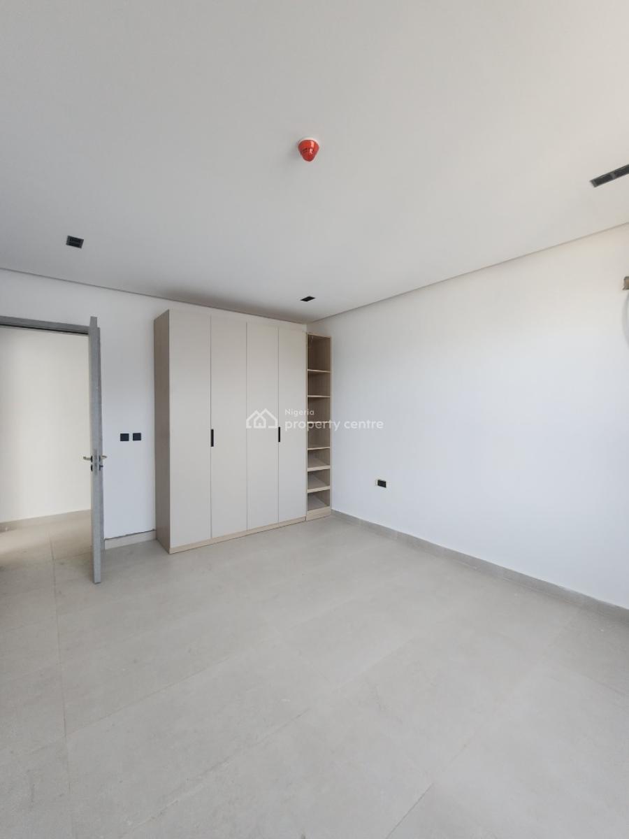 Lovely 3 Bedroom Apartment with Bq, & Pool, Lekki Phase 1, Lekki, Lagos, Flat / Apartment for Sale