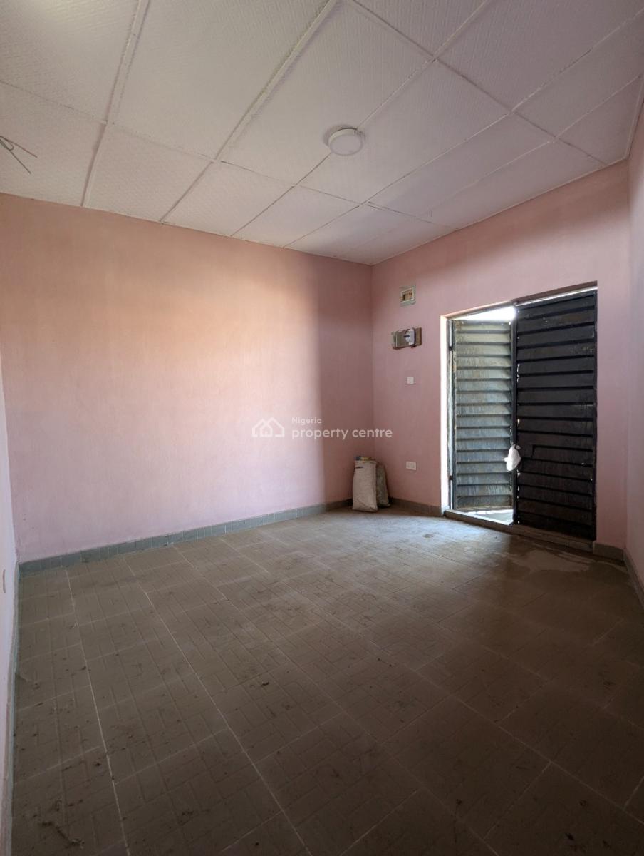 High-traffic Corner Shop Available 1st Floor, Ogombo, Ajah, Lagos, Shop for Rent