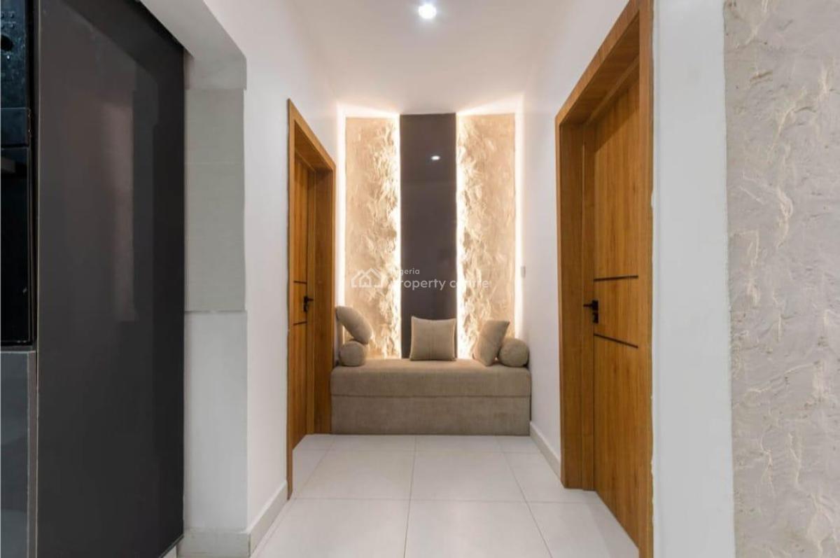 Luxurious 2 Bedroom Cozy Apartment with Swimming Pool, Ps5 & Elevator, Lekki Phase 1, Lekki, Lagos, Flat / Apartment Short Let