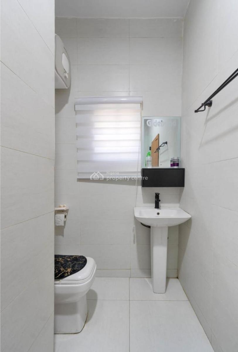 Luxurious 2 Bedroom Cozy Apartment with Swimming Pool, Ps5 & Elevator, Lekki Phase 1, Lekki, Lagos, Flat / Apartment Short Let