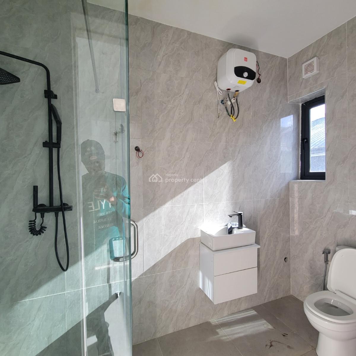 Excellent 3 Bedroom Apartment, Ikate, Lekki, Lagos, Flat / Apartment for Sale