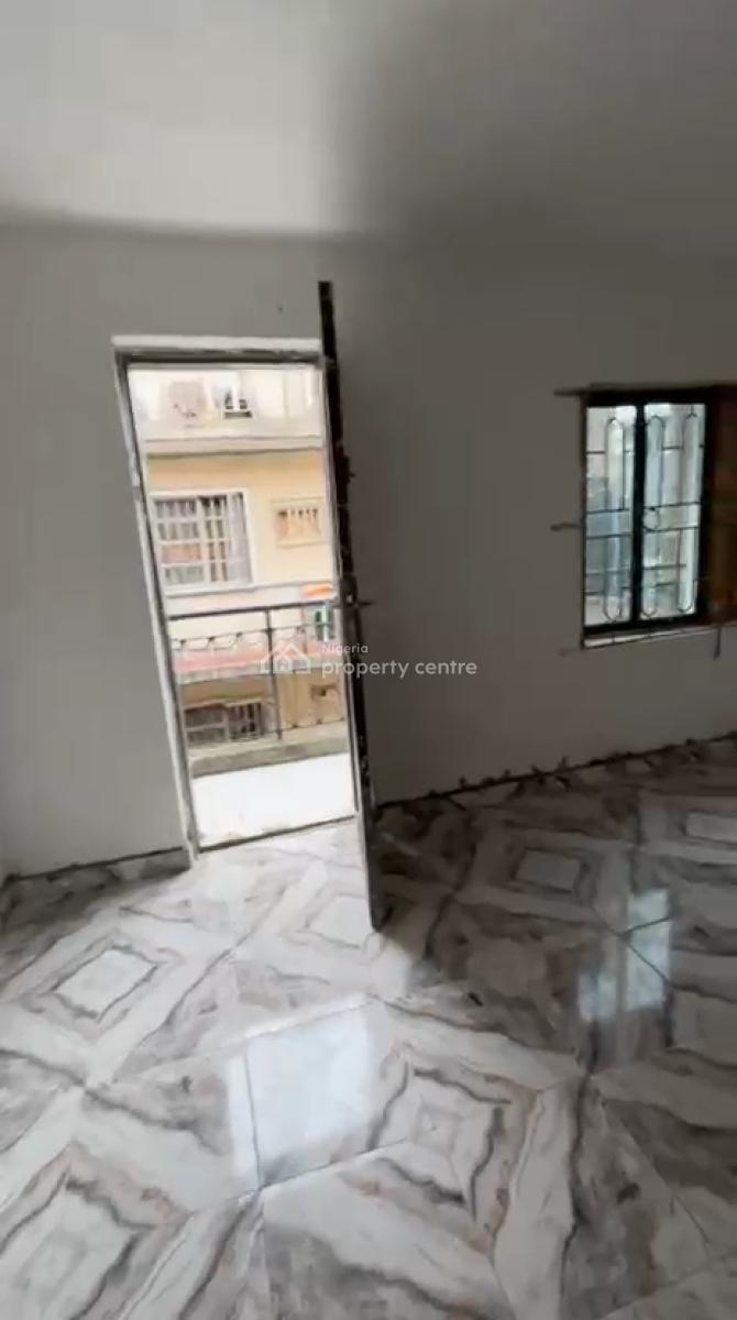 Massive One Bedroom Apartment, Finbarrs Road, Akoka, Yaba, Lagos, Mini Flat (room and Parlour) for Rent