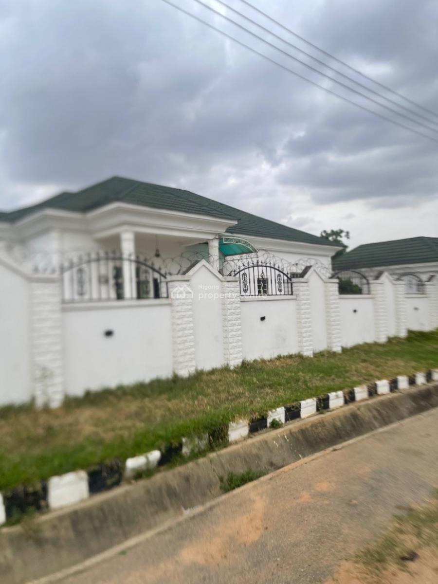 4-bedroom Bungalow with 1-bedroom Bq and 2 Rooms Guest Challet, Gwarinpa, Abuja, Detached Bungalow for Rent