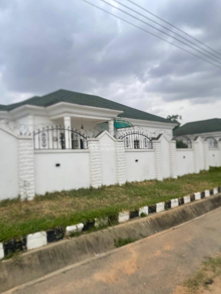 4-bedroom Bungalow with 1-bedroom Bq and 2 Rooms Guest Challet, Gwarinpa, Abuja, Detached Bungalow for Rent
