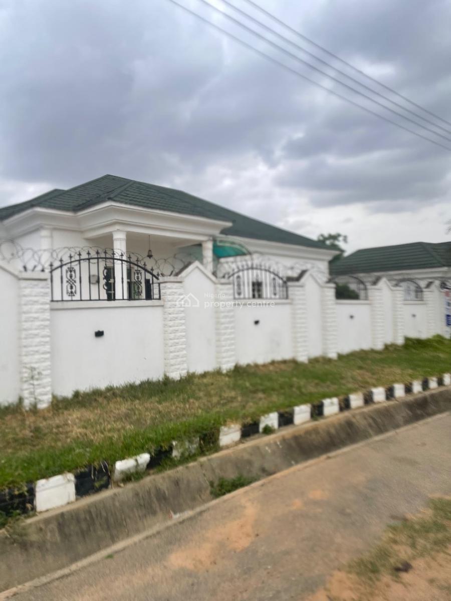 4-bedroom Bungalow with 1-bedroom Bq and 2 Rooms Guest Challet, Gwarinpa, Abuja, Detached Bungalow for Rent