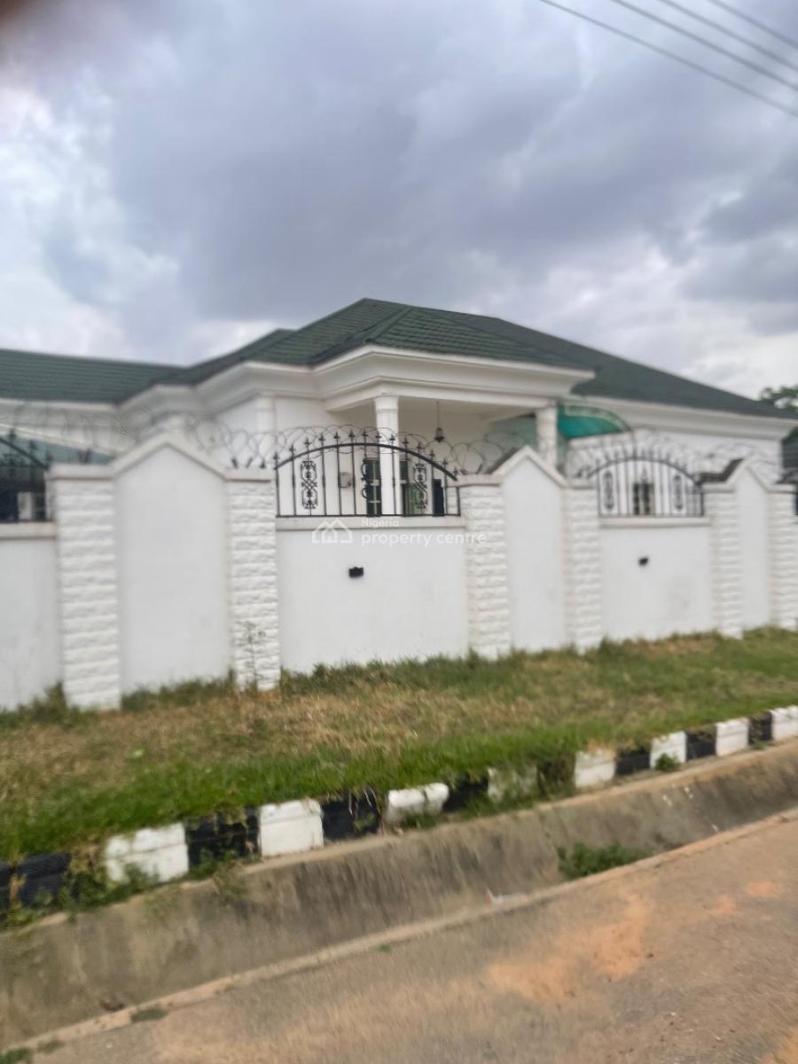 4-bedroom Bungalow with 1-bedroom Bq and 2 Rooms Guest Challet, Gwarinpa, Abuja, Detached Bungalow for Rent