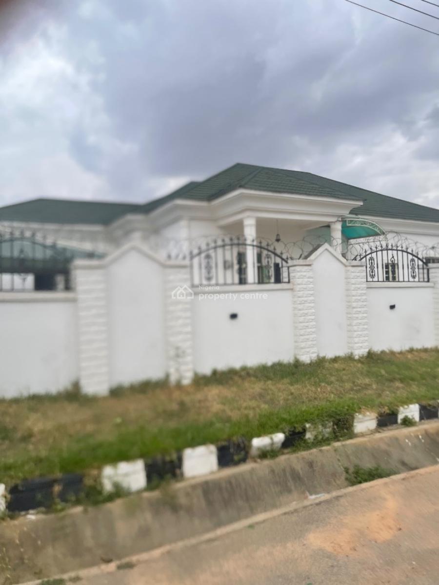 4-bedroom Bungalow with 1-bedroom Bq and 2 Rooms Guest Challet, Gwarinpa, Abuja, Detached Bungalow for Rent