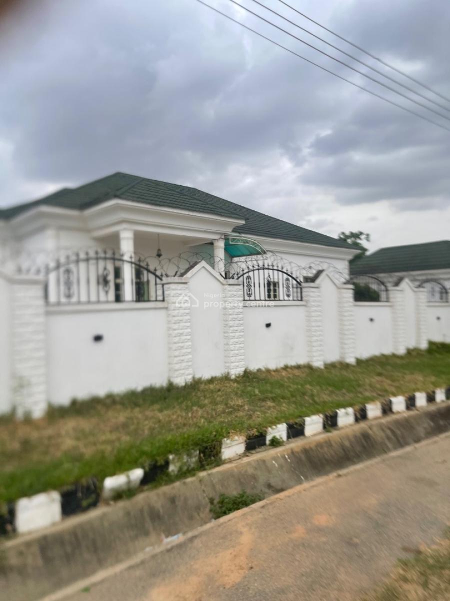 4-bedroom Bungalow with 1-bedroom Bq and 2 Rooms Guest Challet, Gwarinpa, Abuja, Detached Bungalow for Rent