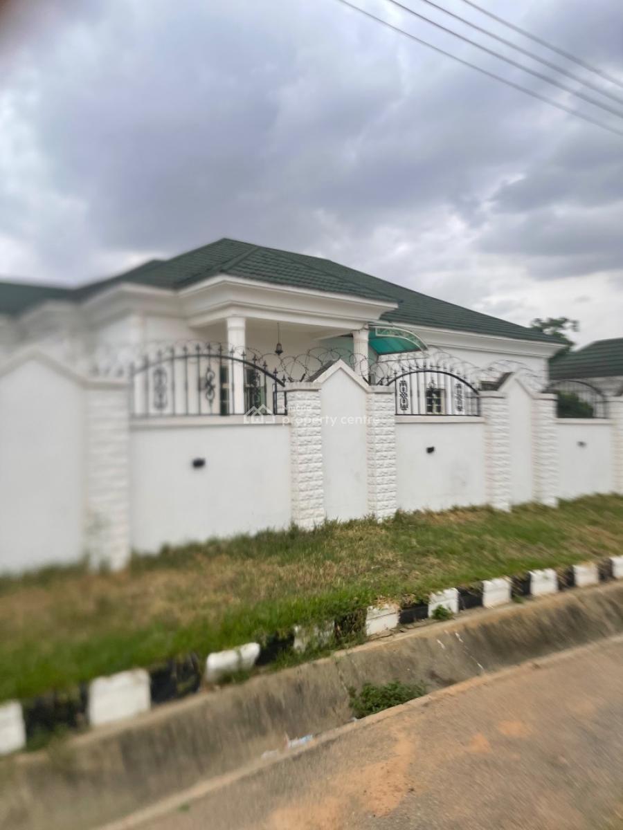 4-bedroom Bungalow with 1-bedroom Bq and 2 Rooms Guest Challet, Gwarinpa, Abuja, Detached Bungalow for Rent