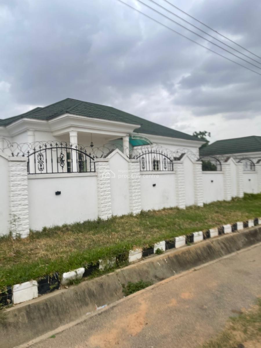 4-bedroom Bungalow with 1-bedroom Bq and 2 Rooms Guest Challet, Gwarinpa, Abuja, Detached Bungalow for Rent