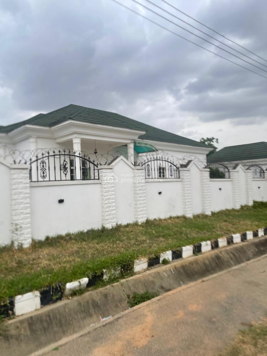 4-bedroom Bungalow with 1-bedroom Bq and 2 Rooms Guest Challet, Gwarinpa, Abuja, Detached Bungalow for Rent