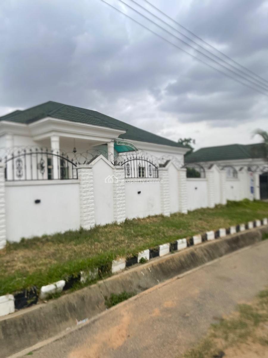 4-bedroom Bungalow with 1-bedroom Bq and 2 Rooms Guest Challet, Gwarinpa, Abuja, Detached Bungalow for Rent