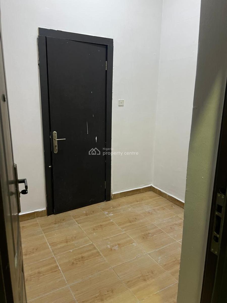 1 Bedroom Bq in a Gated Estate, 27 Ifiok Ojuolape Street, Osapa, Lekki, Lagos, Self Contain (single Rooms) for Rent