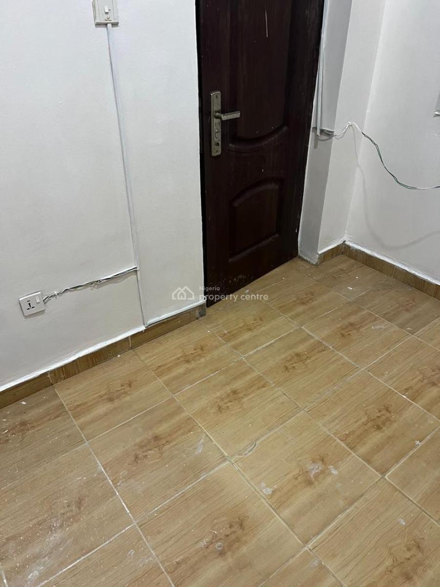 1 Bedroom Bq in a Gated Estate, 27 Ifiok Ojuolape Street, Osapa, Lekki, Lagos, Self Contain (single Rooms) for Rent