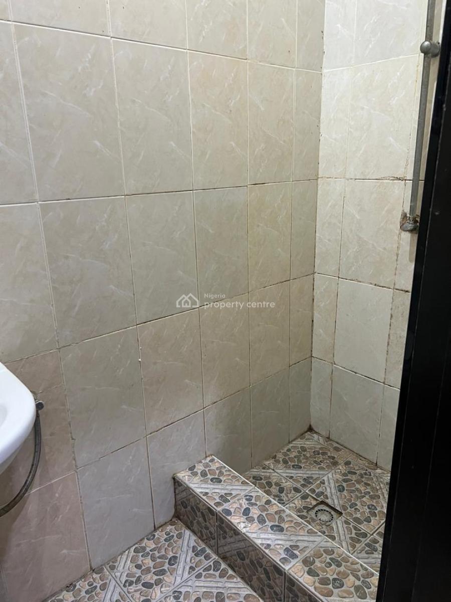 1 Bedroom Bq in a Gated Estate, 27 Ifiok Ojuolape Street, Osapa, Lekki, Lagos, Self Contain (single Rooms) for Rent