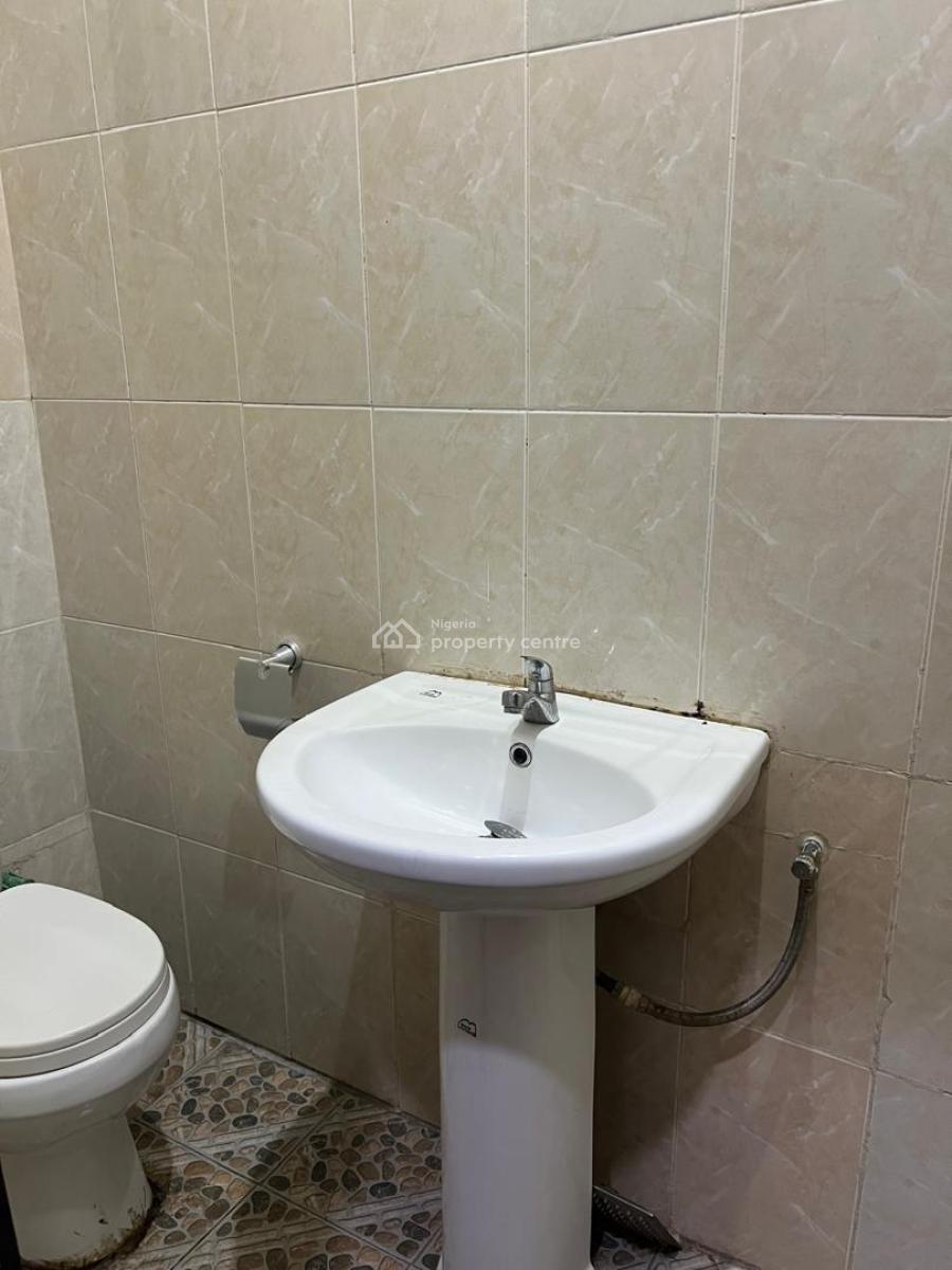 1 Bedroom Bq in a Gated Estate, 27 Ifiok Ojuolape Street, Osapa, Lekki, Lagos, Self Contain (single Rooms) for Rent