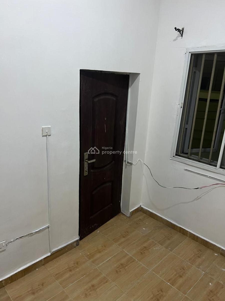 1 Bedroom Bq in a Gated Estate, 27 Ifiok Ojuolape Street, Osapa, Lekki, Lagos, Self Contain (single Rooms) for Rent