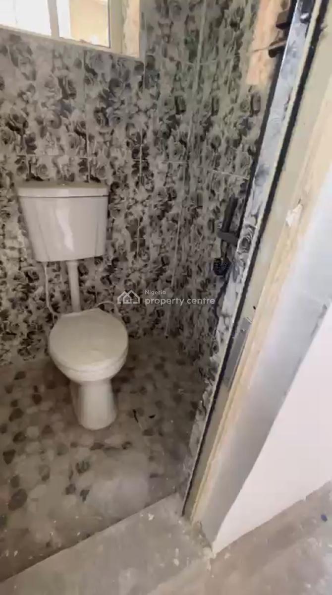 Newly Renovated 3 Bedroom Apartment, Abule Oja, Yaba, Lagos, Flat / Apartment for Rent