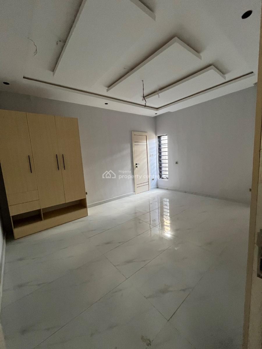 Nicely Built 3 Bedroom Apartment, Maryland, Lagos, Flat / Apartment for Sale