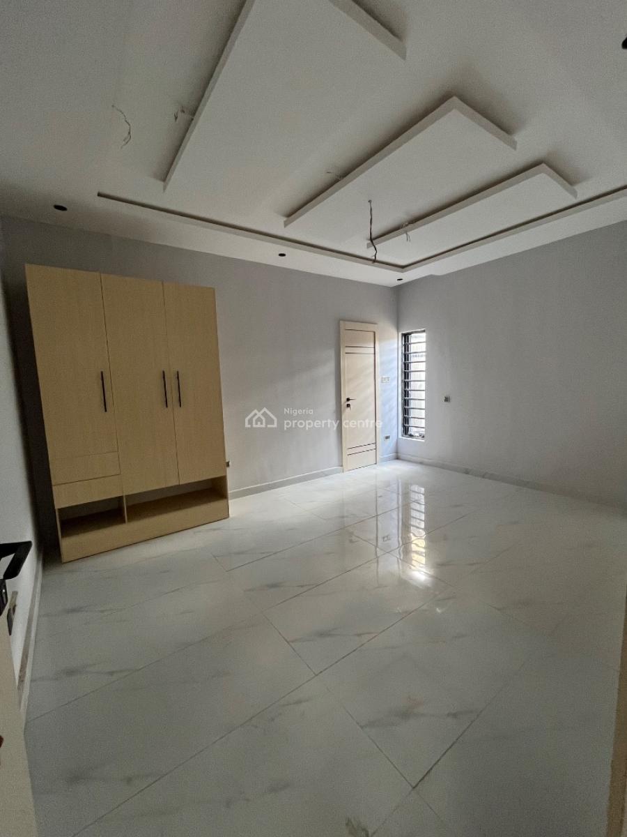 Nicely Built 3 Bedroom Apartment, Maryland, Lagos, Flat / Apartment for Sale