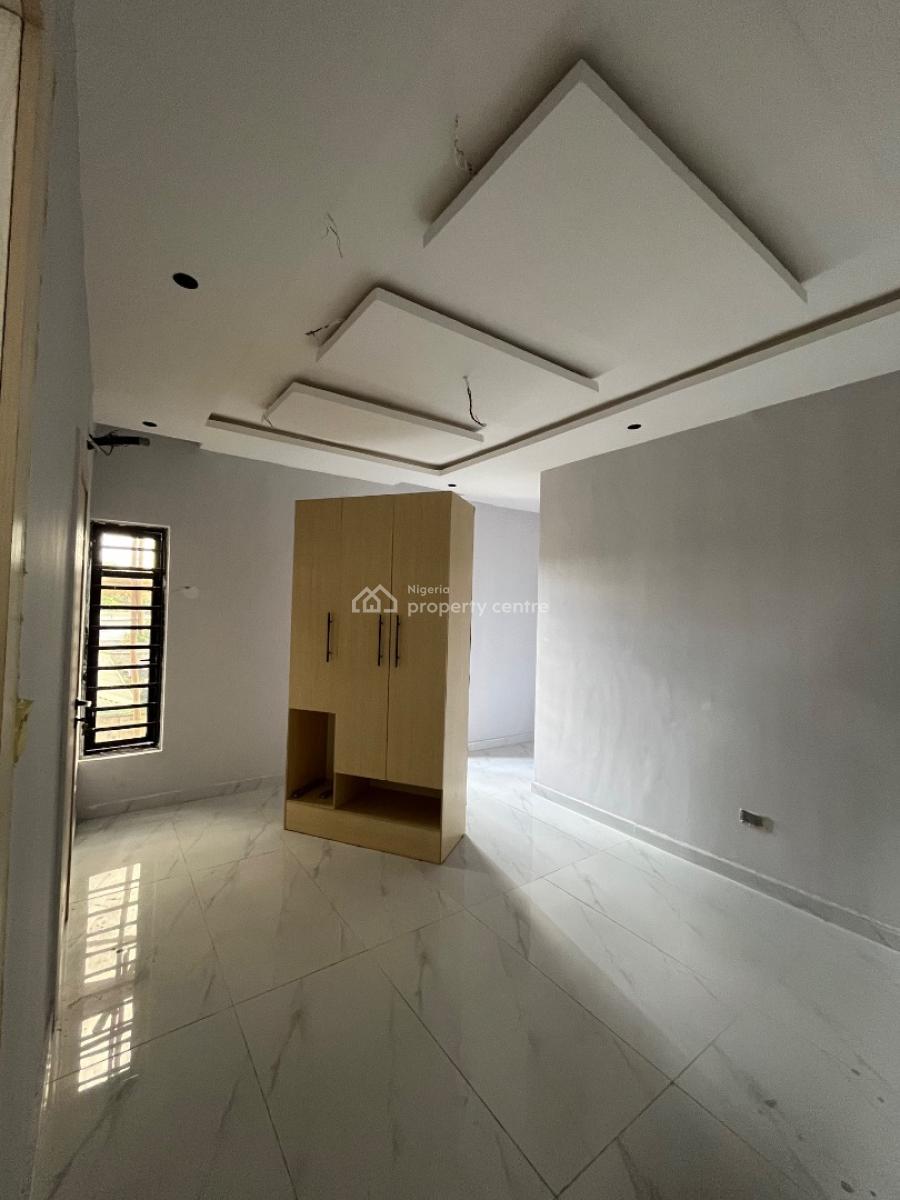 Nicely Built 3 Bedroom Apartment, Maryland, Lagos, Flat / Apartment for Sale