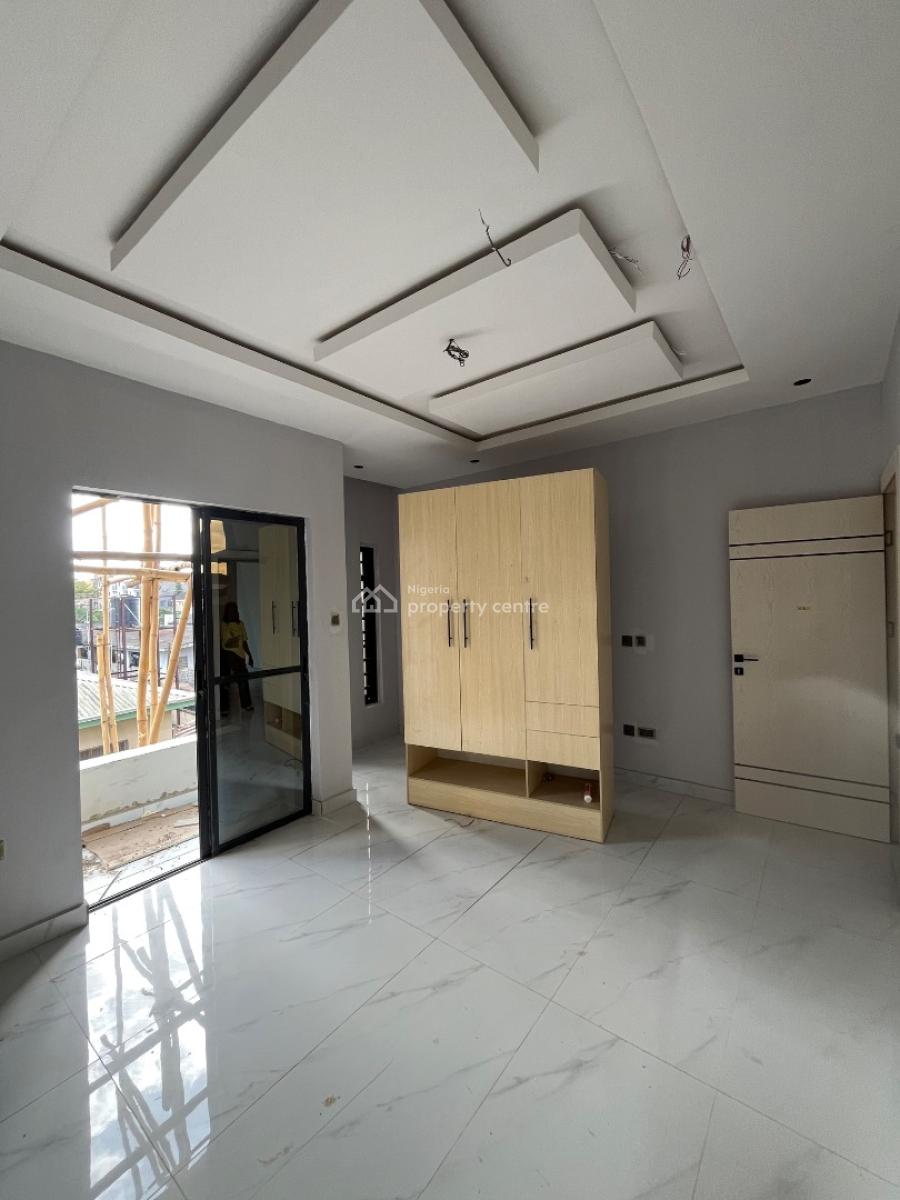 Nicely Built 3 Bedroom Apartment, Maryland, Lagos, Flat / Apartment for Sale