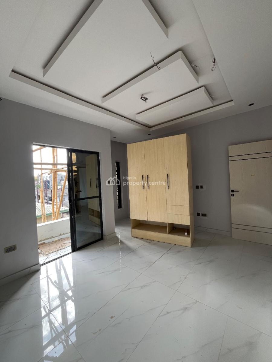 Nicely Built 3 Bedroom Apartment, Maryland, Lagos, Flat / Apartment for Sale